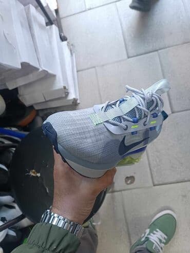 dm sociva u boji: Nike — 2