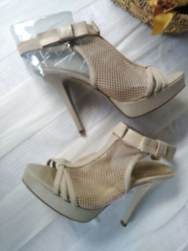 Ženska obuća: Sandale, Guess, 37 — 2