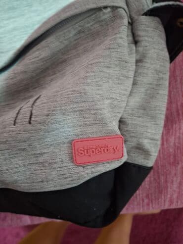 ženski ranac torba: Moderan Superdry ranac u svetlosivoj boji, sa crnim donjim delom i — 2