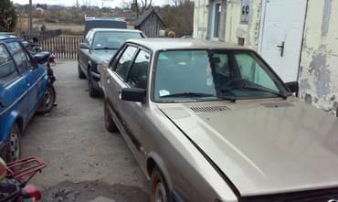 Vozila: Motor dobar,bos pumpa uradjena,limarija ok, u delovima,vise komada, — 2