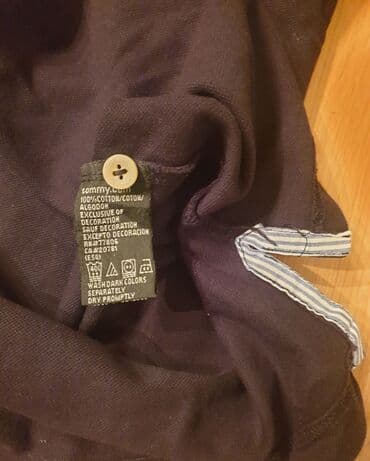 bermude duze muske: TOMMY HILFIGER teget polo majica sa kragnicom. Piše L velicina, evo — 4