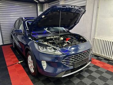 Vozila: Plavi Ford Kuga, SUV model sa petoro vrata, opremljen je automatskim — 8