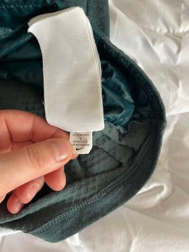 bermude iz nemacke: 2 u 1
Nike duks gornji deo
M veličina
8000din
Iz inostranstva — 6