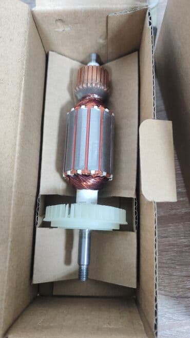 zvjezdano nebo u autu: Rotor elektromotora sa bakarnim namotajima i plastičnim ventilatorom — 9