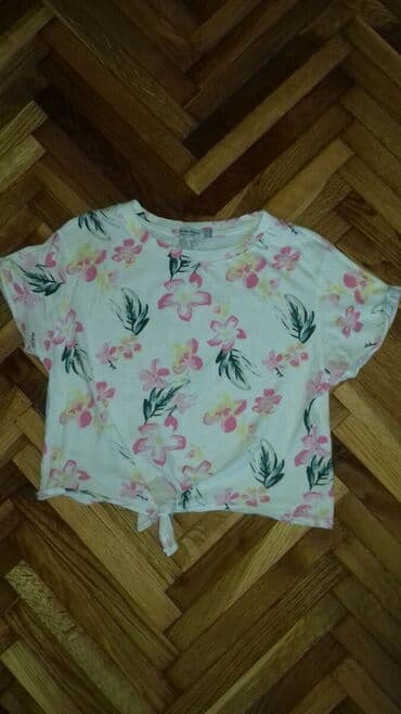 majica s: Bershka, XS (EU 34), Cvetni, bоја - Bela — 1