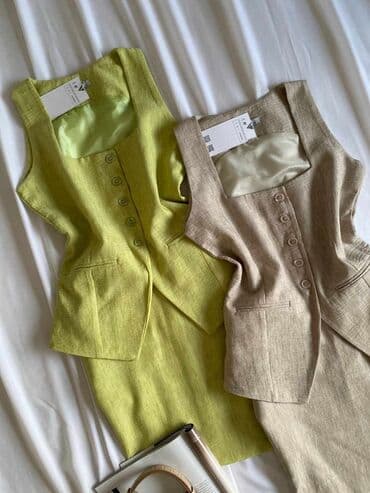 prsluk i pantalone komplet: • Komplet | prsluk & suknja | • Dostupan u dve boje • S M L • — 2