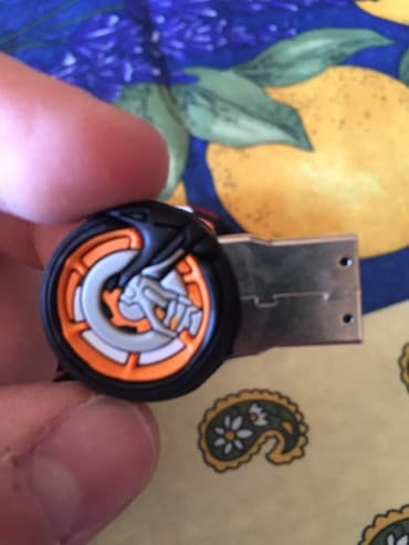 Hard diskovi, eksterni diskovi: USB Flash 64 GB - HONDA Prelep USB 2.0 stik od 64 GB. Kapacitet je — 8