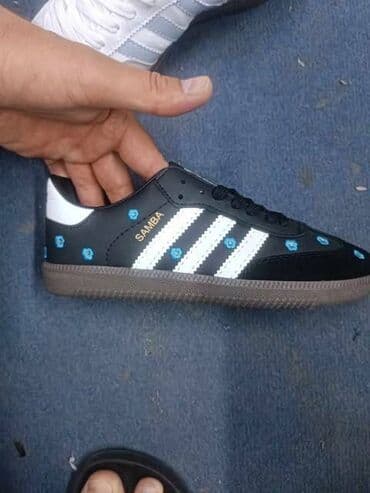dona patike: Adidas
36 do 40 — 2