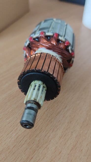 zvjezdano nebo u autu: Rotor elektromotora sa bakarnim namotajima i plastičnim ventilatorom — 6