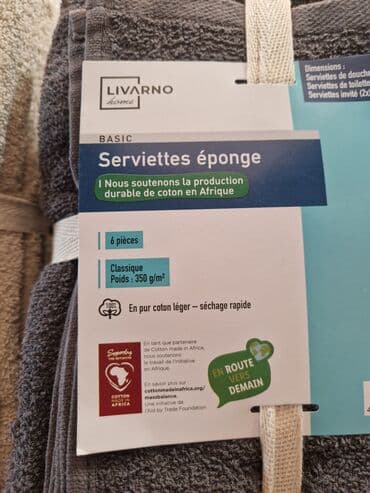 Towels: Set od 6 peskira. 2 za lice, 2 za ruke i 2 za telo. Dostupni u tamno — 3