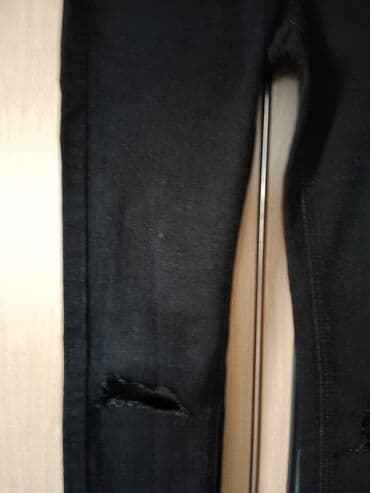 liu jo crne patike: Mango jeans crne farmerke
 Veličina 34
kratko nošene
Cena 800 din — 4