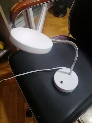 iznajmljivanje klupa i stolova: Stona lampa, Upotrebljenо — 8