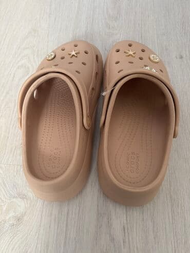 grubin krznene papuce: Modne papuče, Crocs, 40 — 4