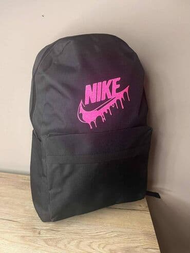srednji kofer dimenzije: Nike — 9
