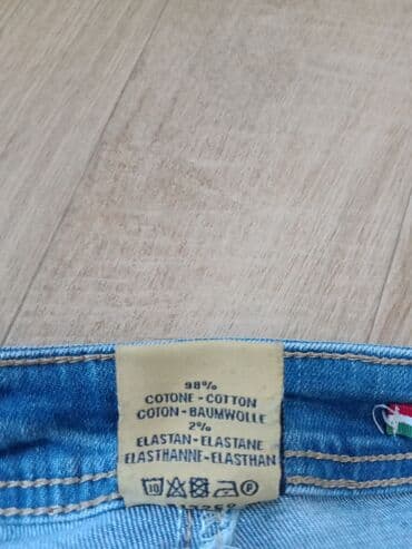pantalone s: Teksas, Normalan struk, Ravne nogavice — 6