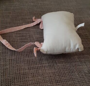hello kitty jastuk: Throw pillow — 2