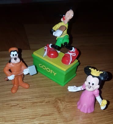 konjic za decu: Disney - Goofy, Minnie Mouse.
silja i mini maus. 
cena za komad — 2