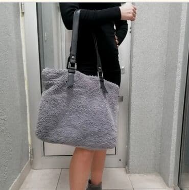 replica parfemi srbija: Torba od krzna
Predivna
Malo nošena
Super stanje — 2