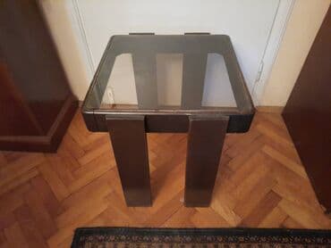 lavabo sa ormaricem dimenzije: Mali drveni (klub) stocic sa staklom Dimenzije 48x48 cm Visina oko — 5