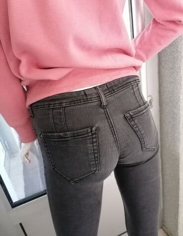 tamno sive pantalone: Tamno sive farmerice
Očuvane
Vel S M — 1