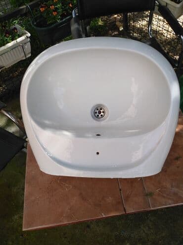 daske za wc solju sa motivima: Vrlo malo korišćen umivaonik dim 52 /43cm — 1