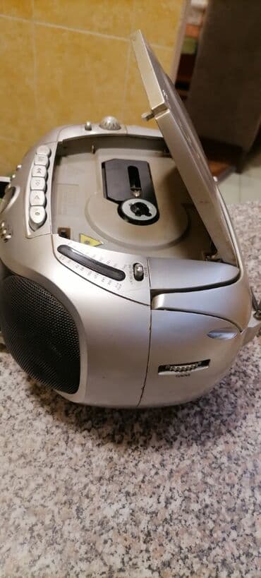 blaupunkt radio za kola: Radio Weg sa ispravnim USB a CD neznam. Lepo radi
 Mirjevo — 5