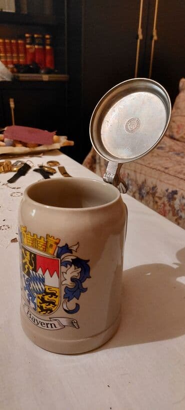 stari satovi prodaja: Krigla sa poklopcem, porcelan, Munchen - bayern 0,5 l, novo — 3