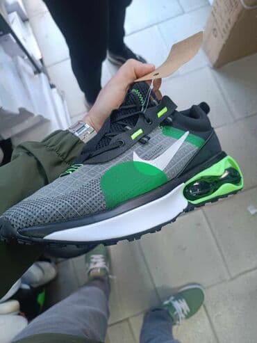 dm sociva u boji: Nike — 18