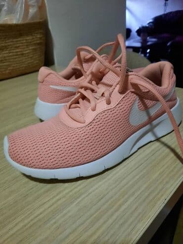 palmers spavaćice: Nike, 37.5 — 1