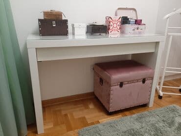 iznajmljivanje klupa i stolova: Toaletni stocic iz Ikee. Bukvalno nov. Prodaje se zbog selidbe — 4