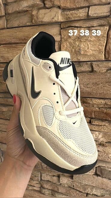 polovne balenciaga patike: 06. patike 
4000 din — 3