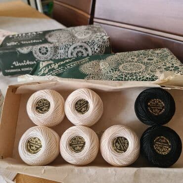 Sewing materials: Konac za heklanje, 13 bele boje, 2 crna, drap boje 9 komada. Cena je — 6
