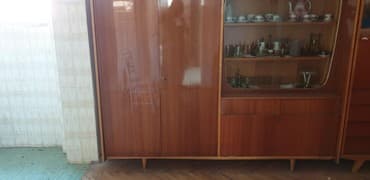drvena hranilica 2 u 1: DRVENA VITRINA SA GARDAROBNIM DELOM IZ ANTIKVARNICE — 2