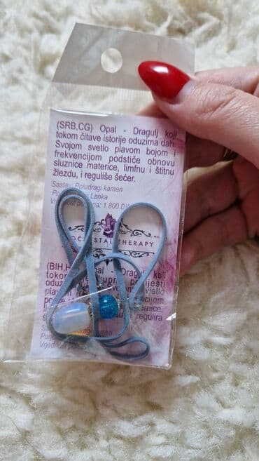 muller kofer sa šminkom: Ogrlica sa priveskom, Materijal: Kristal — 1
