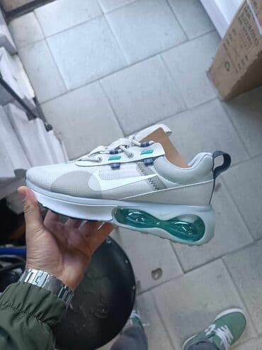 dm sociva u boji: Nike — 10