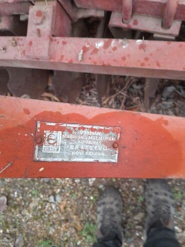 adapter za auto upaljač sa 220v na 12v: Na prodaju tanjiraca 24 diska . Broj telefona — 3