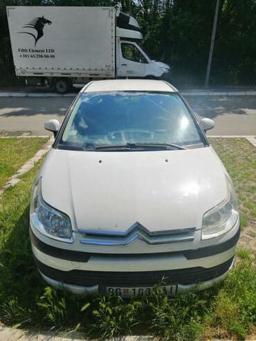 prednja kamera za auto: Citroen C4 hečbek bele boje. Ovaj automobil nudi praktičnost i — 3