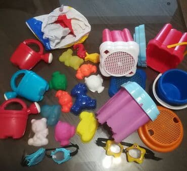 dexy co igracke za devojcice od 10 godina: Igračke plastične, 20 kom sve za 1000 din. 12 figurica, 3 kantice, 4 — 6
