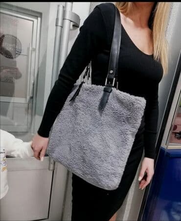replica parfemi srbija: Torba od krzna
Predivna
Malo nošena
Super stanje — 1