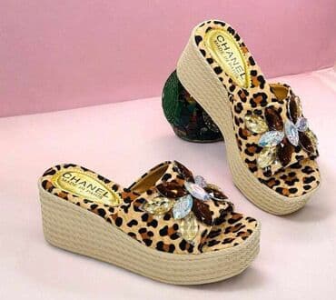 agg papuce: Guess — 3