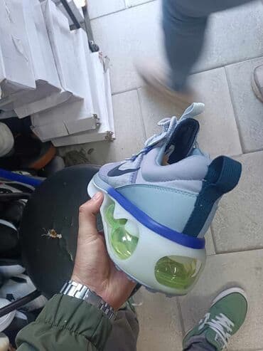 dm sociva u boji: Nike — 3