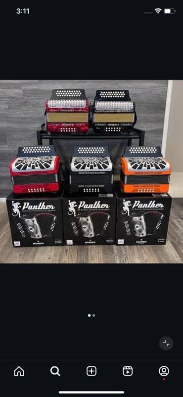 Muzički instrumenti: Hohner Compadre harmonika, dostupna u raznim bojama, uključujući — 2