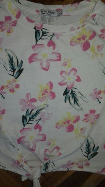 majica s: Bershka, XS (EU 34), Cvetni, bоја - Bela — 2