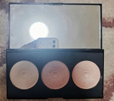 sophie's choice olovka za obrve: Paleta hajlajtera Revolution Beyond Radiance Palette sa tri različite — 1