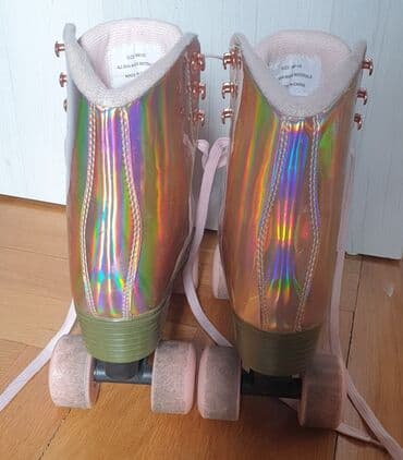 gitare novi sad: CC California skates, vrhunske rolšue zlatne boje kao roleri. Cerka je — 3