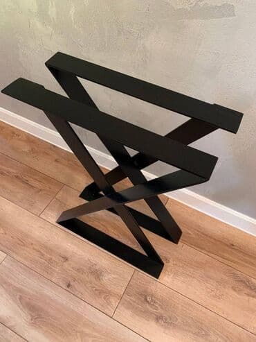 iznajmljivanje klupa i stolova: Noge za sto 080 Dimenzija 70x72cm Materijal : Metalna profil 60x5 — 3