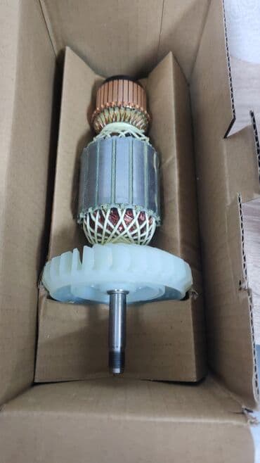 zvjezdano nebo u autu: Rotor elektromotora sa bakarnim namotajima i plastičnim ventilatorom — 8