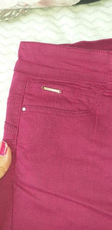 pantalone s: NOVO. Stradivarius farmerice samo skinuta etiketa vel.38 sa dosta — 3