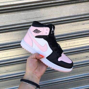 jordan 36 cena: Jordan Air 1 duboke jordanke

Novo
Brojevi 36 do 46 — 15