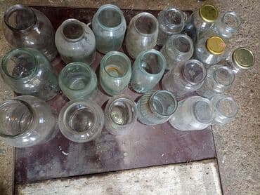 Ostalo posuđe: Staklene tegle sa slike zapremine od 1,5 do 2,5 litre, na stanju 34 — 1